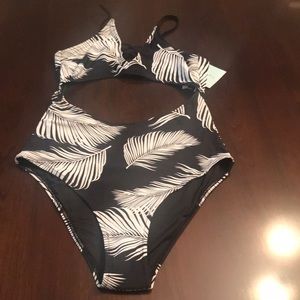 Brand new w/ tags Large Cupshe one piece swimsuit
